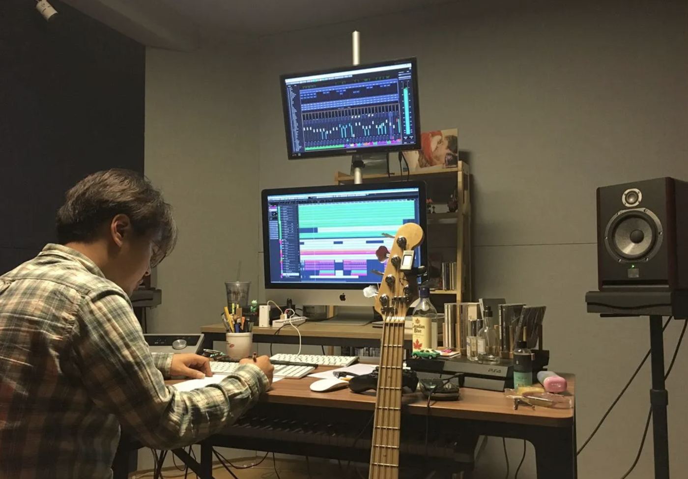 스튜디오 녹음 작업 모습